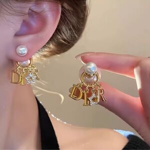 Elegant Pearl Gold Earrings